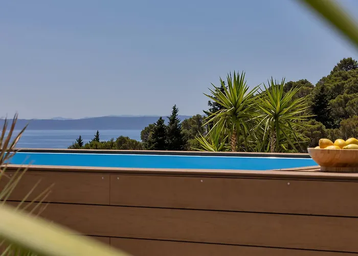 Luxury Nugal- Heated Pool Apartment *